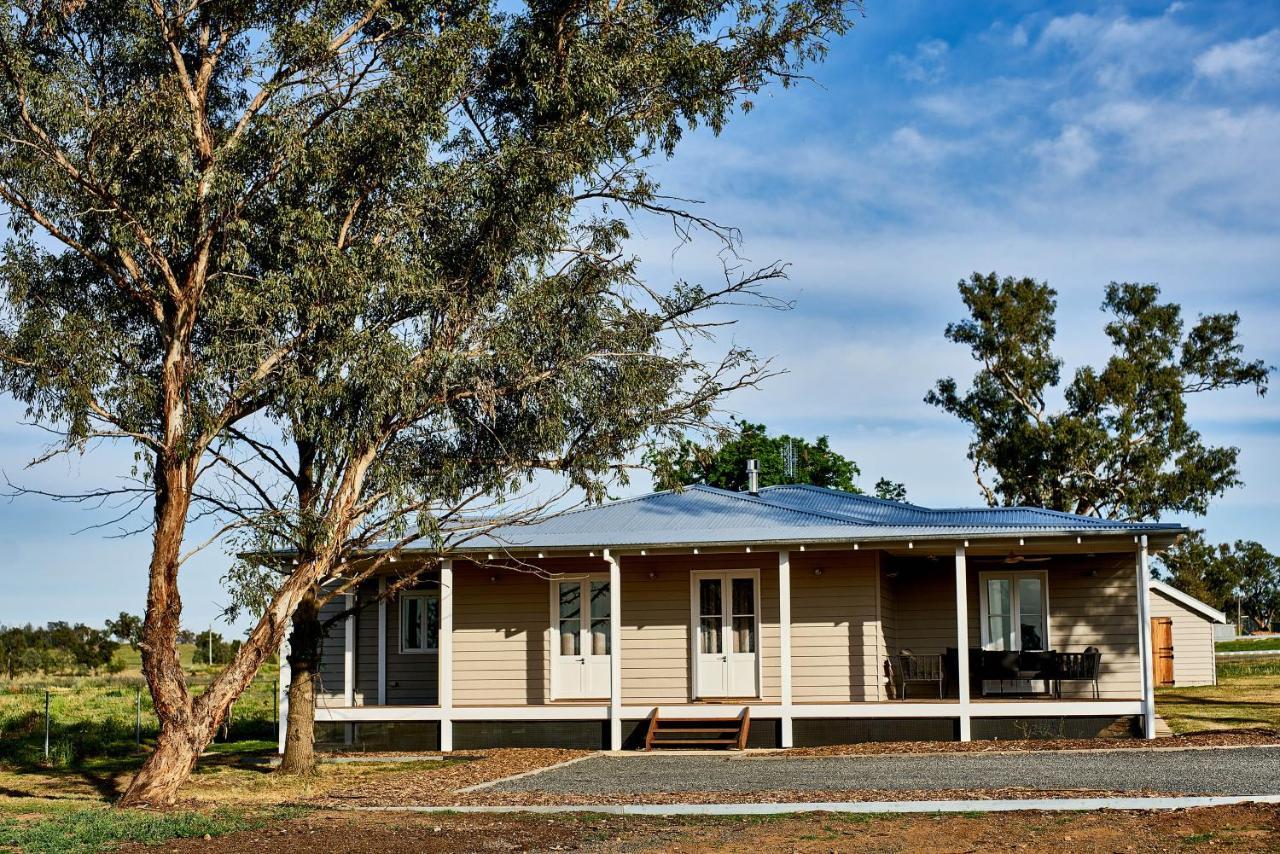 Goonoo Goonoo Station Hotel Tamworth Buitenkant foto The former station master's house at the station
