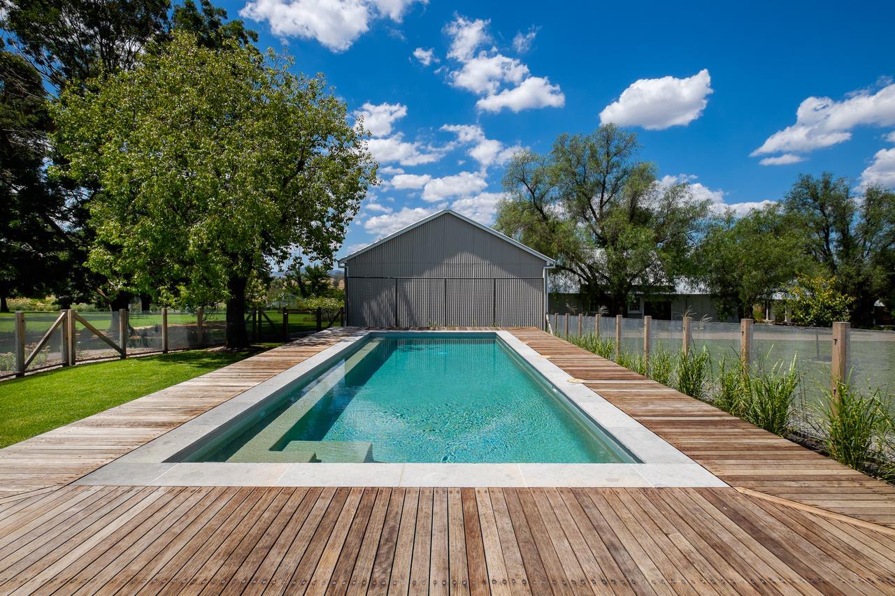 Goonoo Goonoo Station Hotel Tamworth Buitenkant foto Swimming pool in the Netherlands
