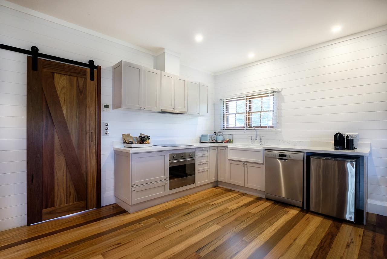 Goonoo Goonoo Station Hotel Tamworth Buitenkant foto A modern Australian kitchen