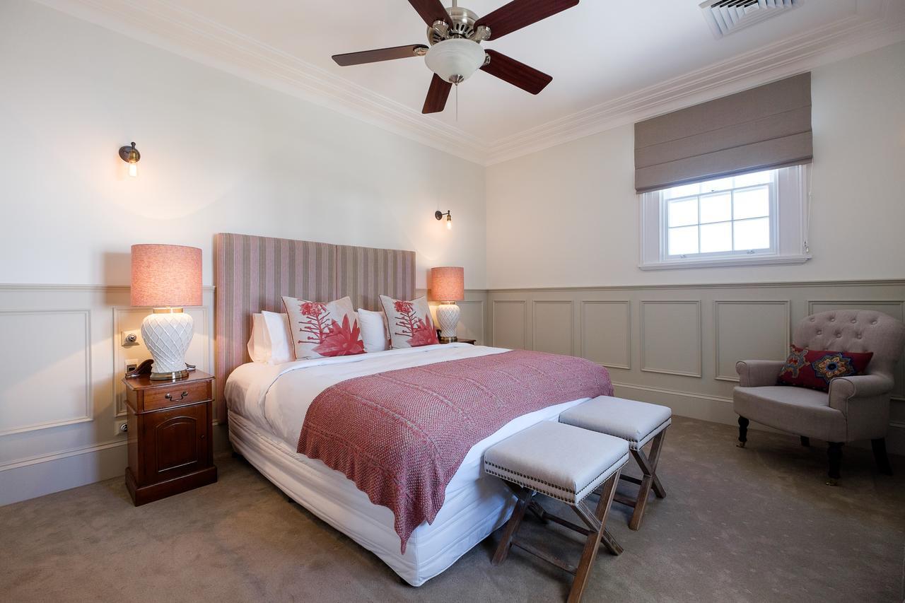 Goonoo Goonoo Station Hotel Tamworth Buitenkant foto A bedroom at the hotel