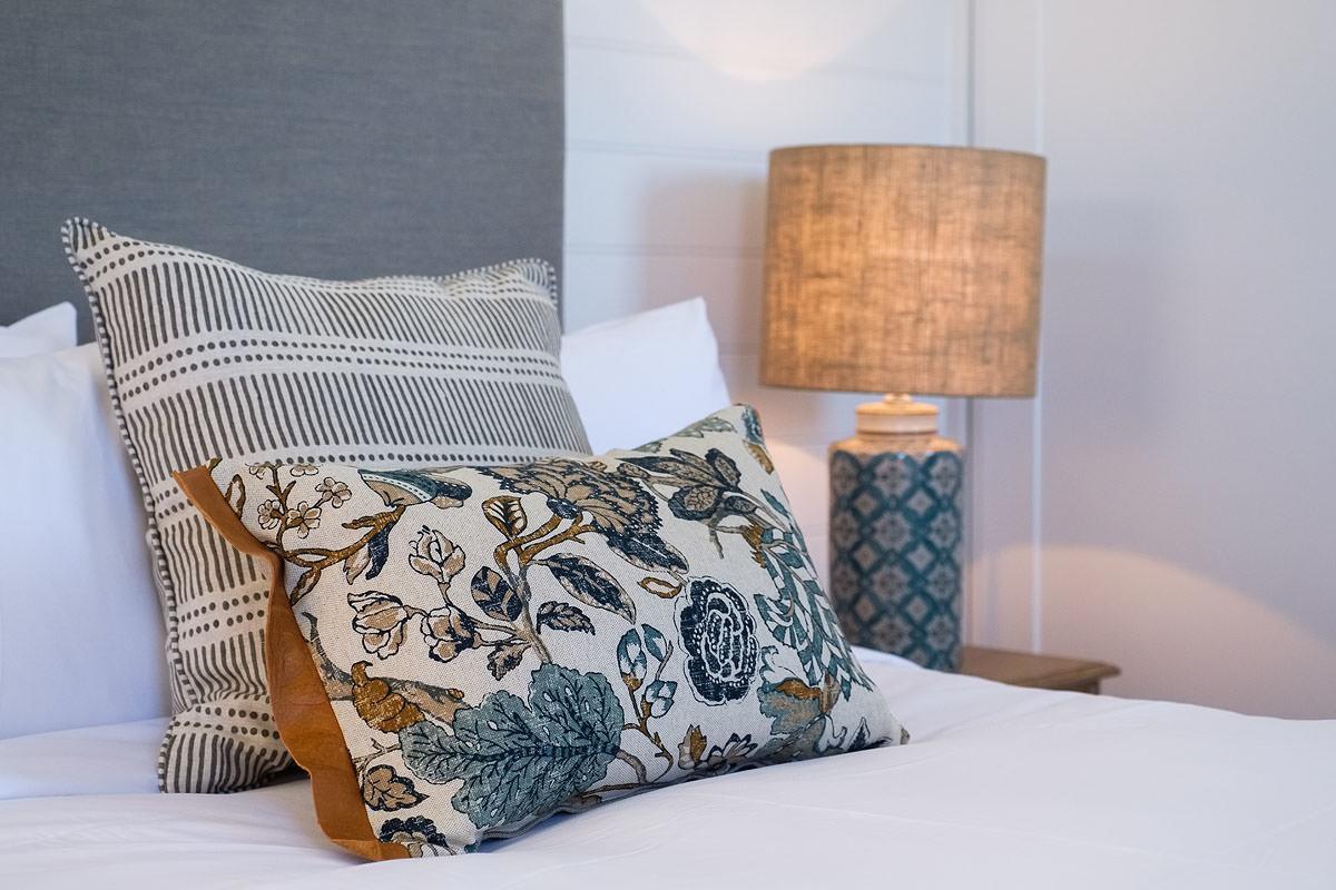 Goonoo Goonoo Station Hotel Tamworth Buitenkant foto A throw pillow